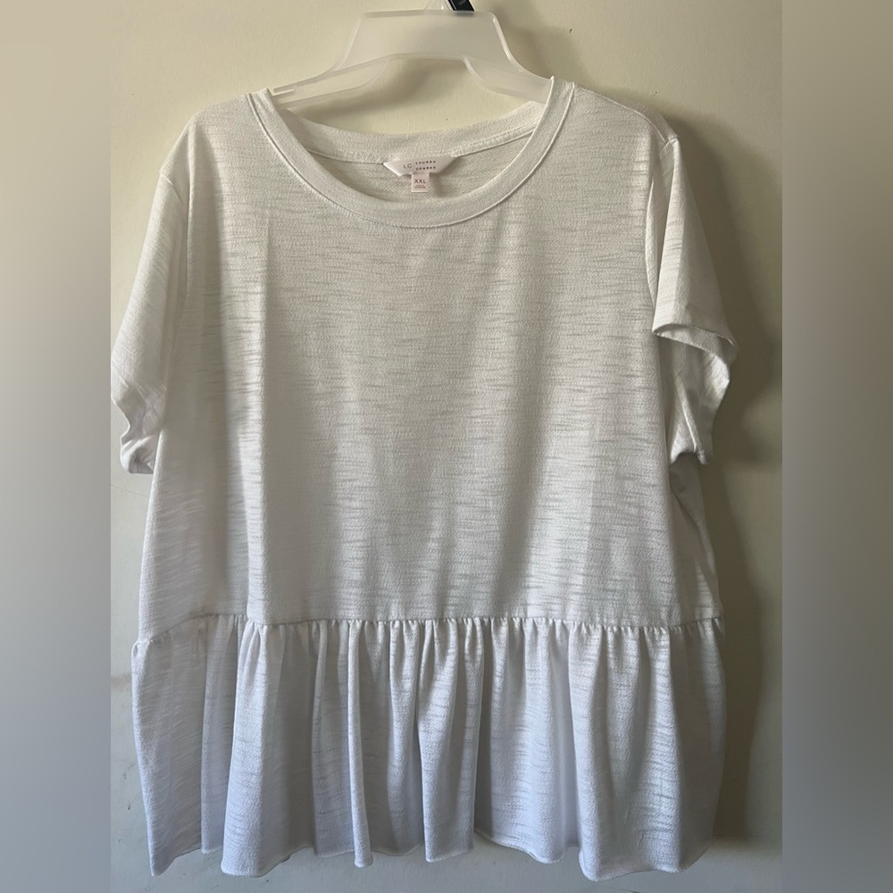 LC Lauren Conrad white stylish T shirt.